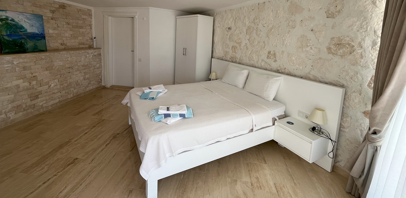 Int 19 External Studio Suite View From Entry Door