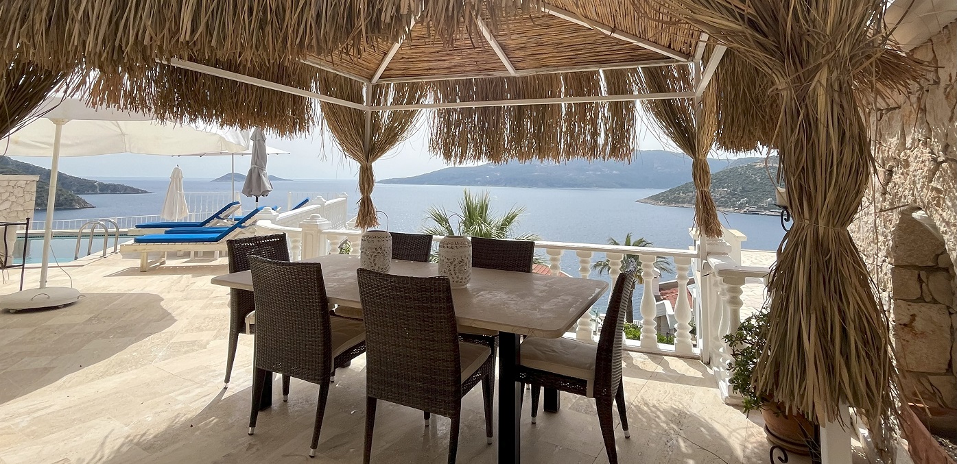 VK10 Outside Dining View Of The Bay 