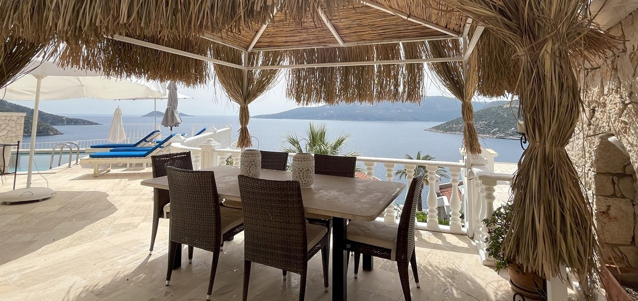 VK10 Outside Dining View Of The Bay