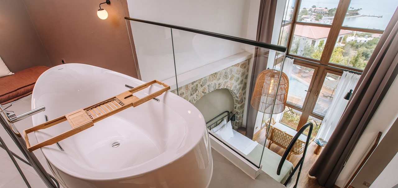 Loft Bathtub Room Boho Garden Hotel 2