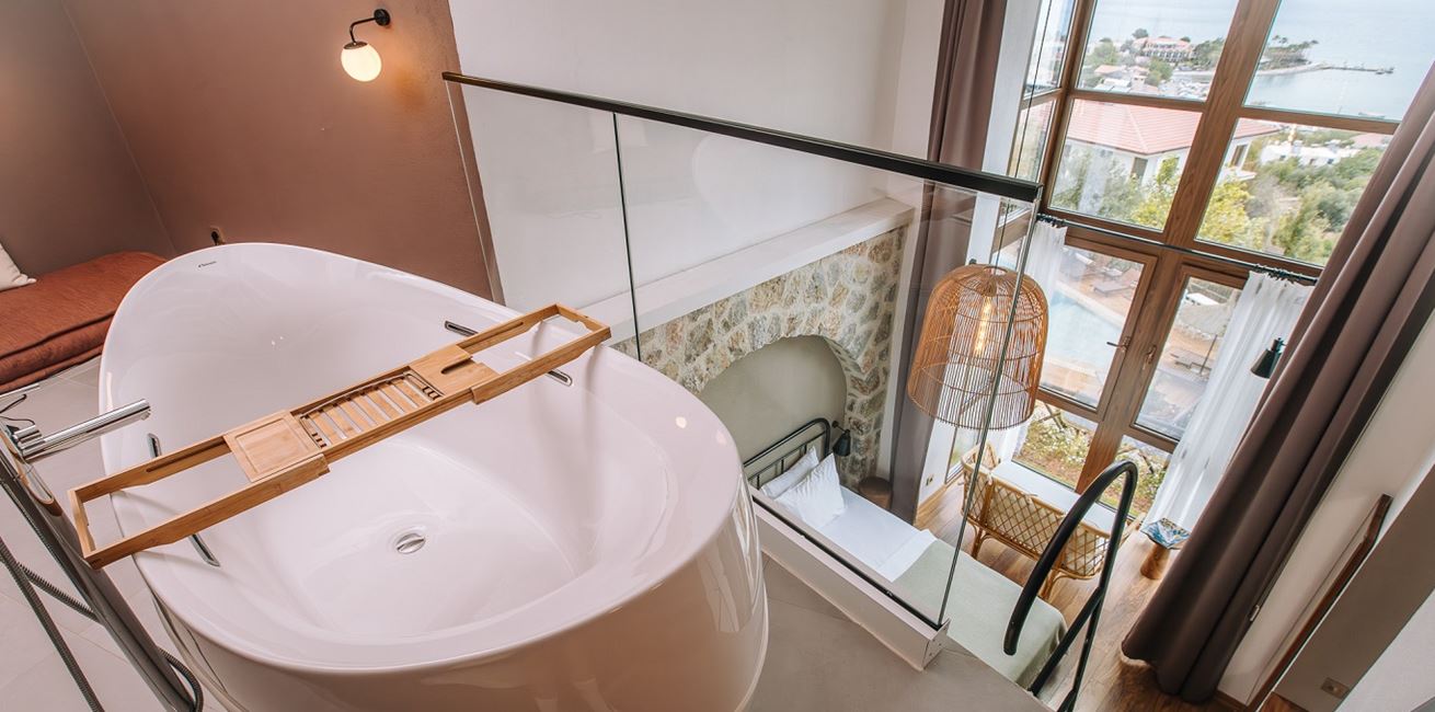 Loft Bathtub Room Boho Garden Hotel 2