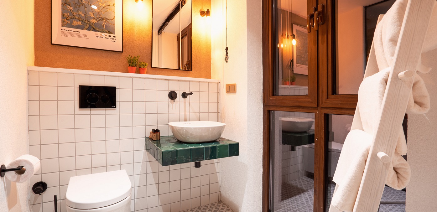 Loft Bathtub Room Boho Garden Hotel 5