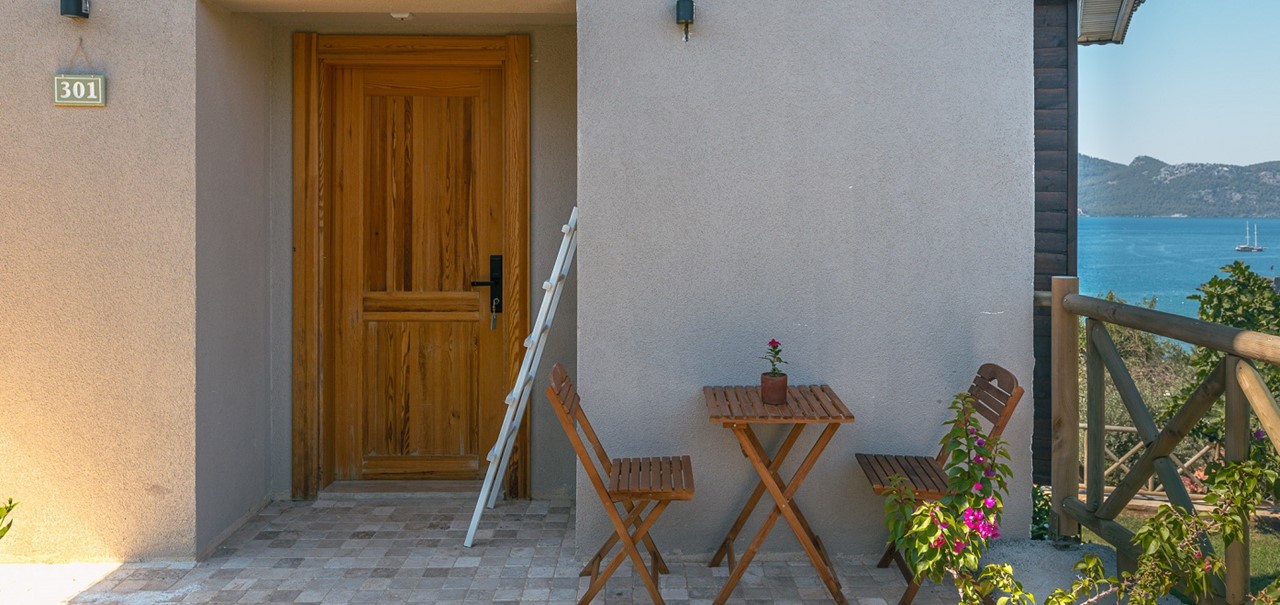 Loft Bathtub Room Boho Garden Hotel 6