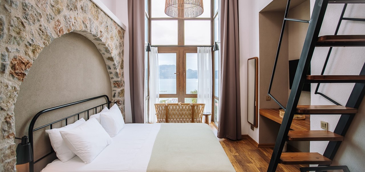 Loft Bathtub Room Boho Garden Hotel 7