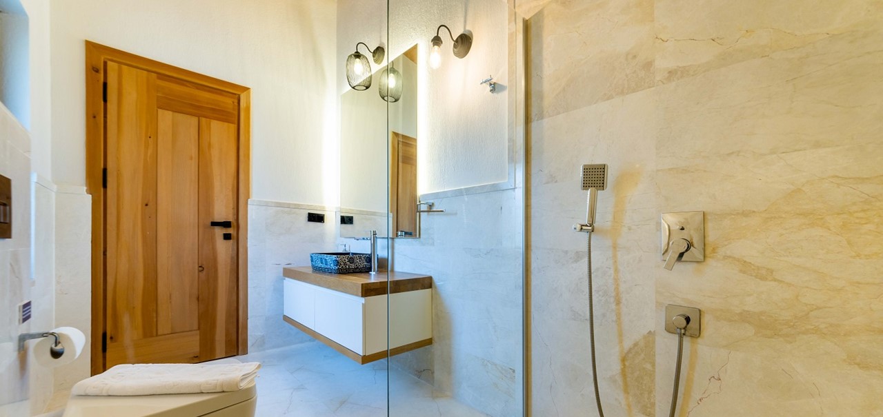 The Waters Edge Kalamar Kalkan 15