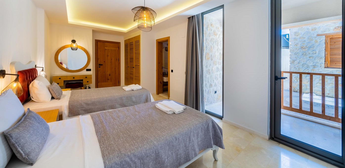 The Waters Edge Kalamar Kalkan 70