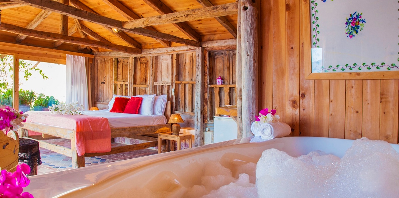 Exclusive Suite With Jacuzzi Room 3