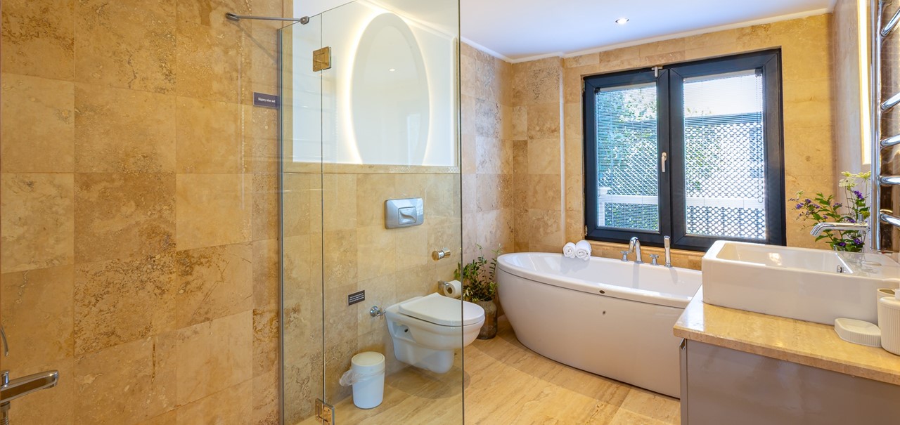 Villa Guney Exclusive Kalkan Bathroom With A Bath