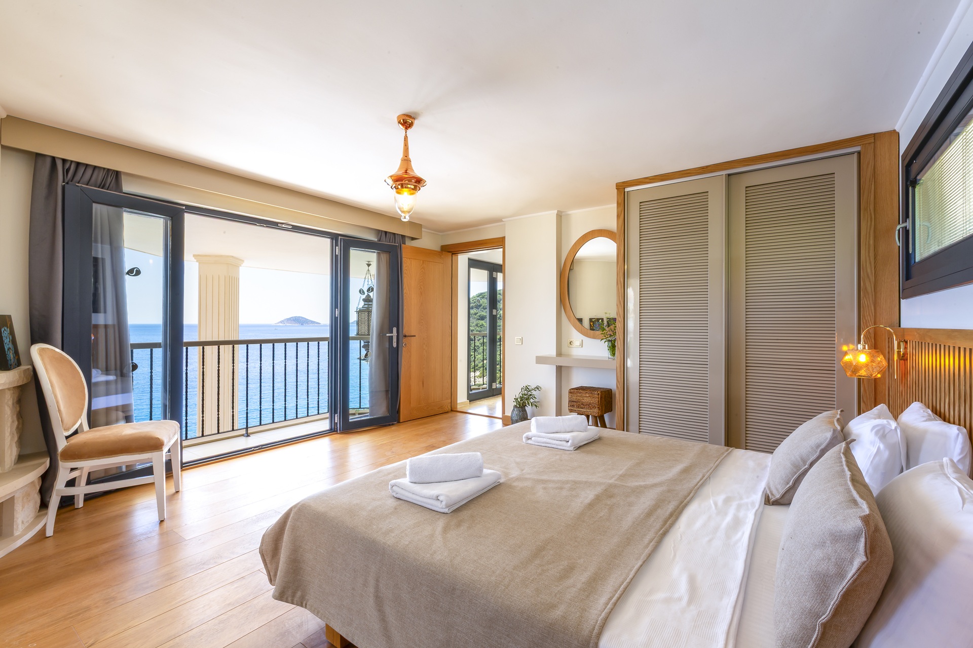 Villa Guney Exclusive Kalkan Double Bedroom With Large Sliding Doors