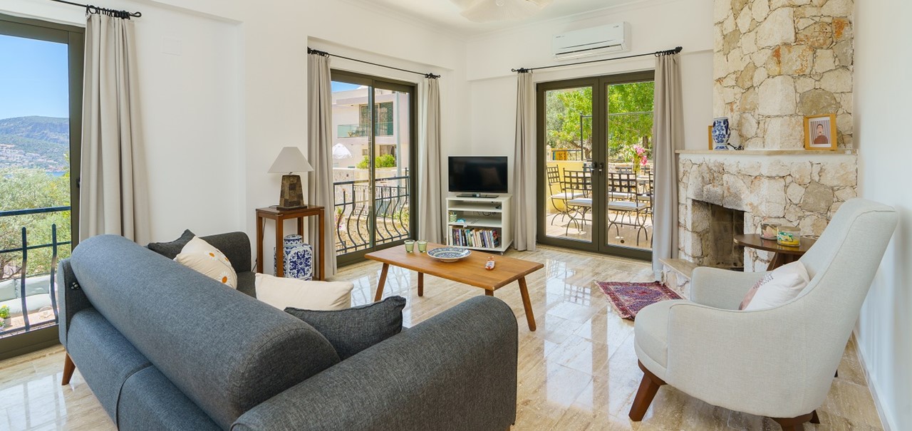 Villa Vista Mare 1F Livingroom01