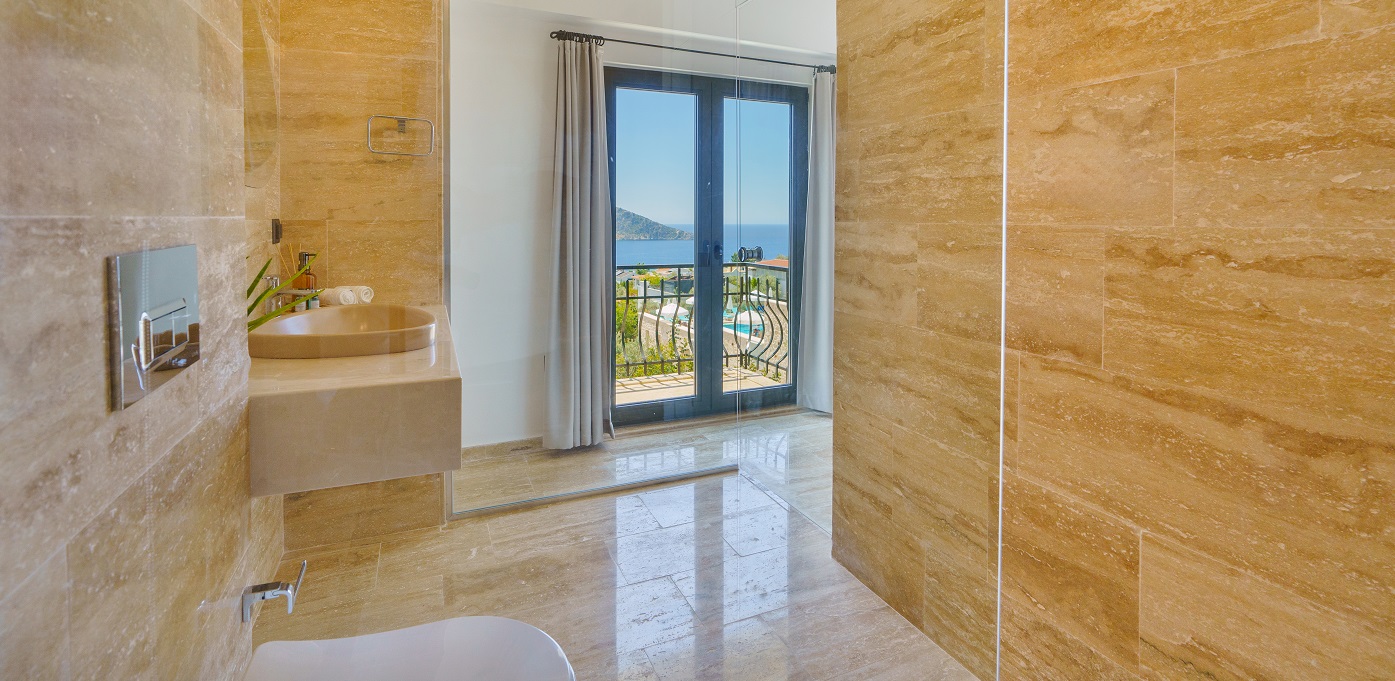 Villa Vista Mare 2F Master Bathroom02