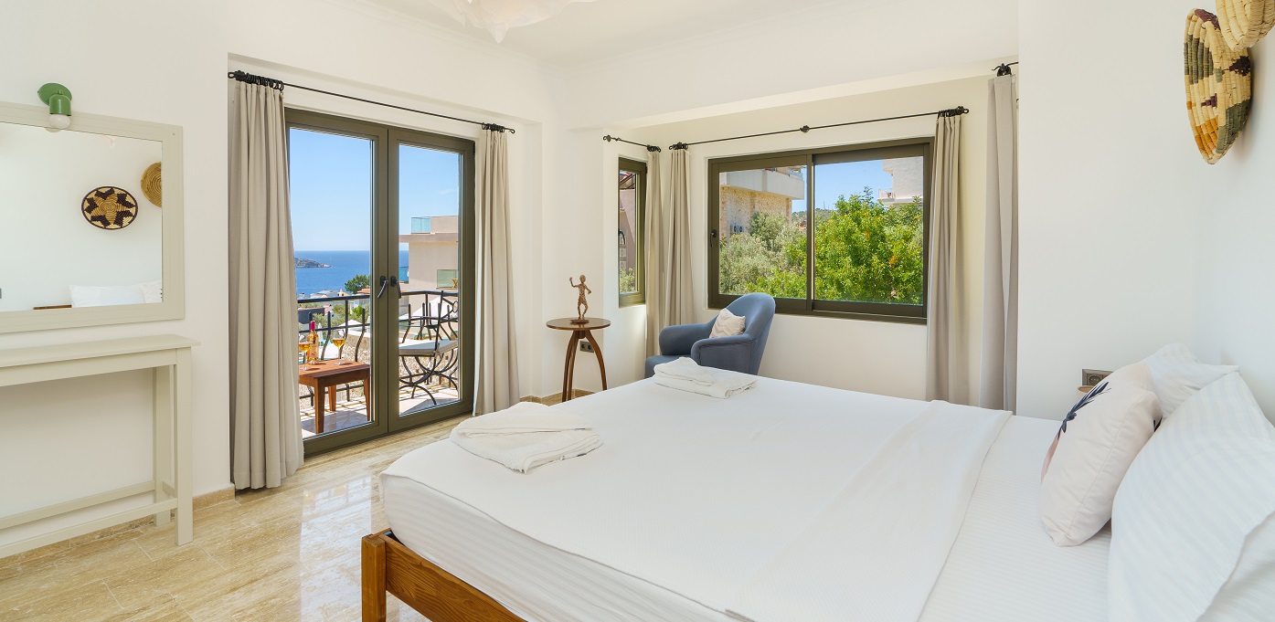 Villa Vista Mare 2F Master Bedroom01