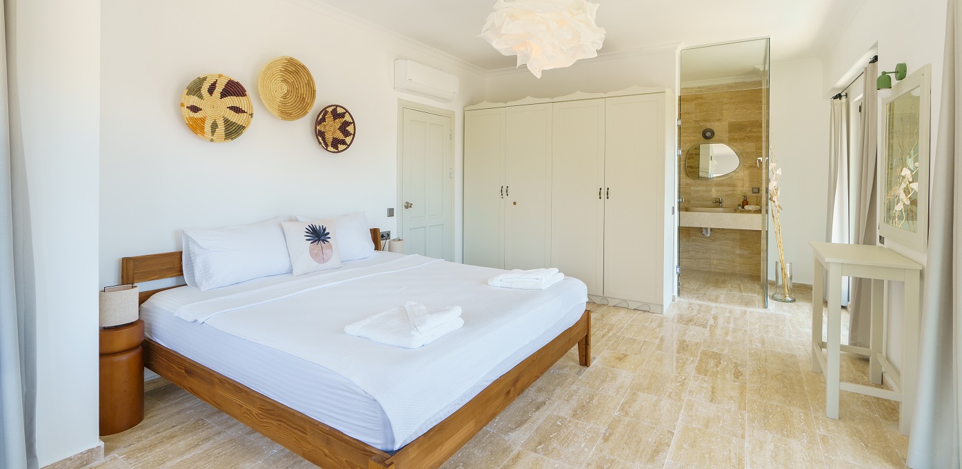 Villa Vista Mare 2F Master Bedroom04