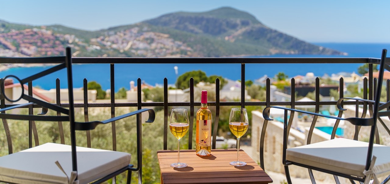 Villa Vista Mare 2F Master Bedroom View02