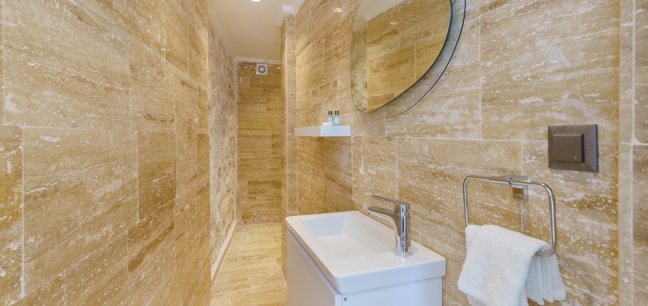 Villa Vista Mare Gf Bedroom Twin Bathroom01