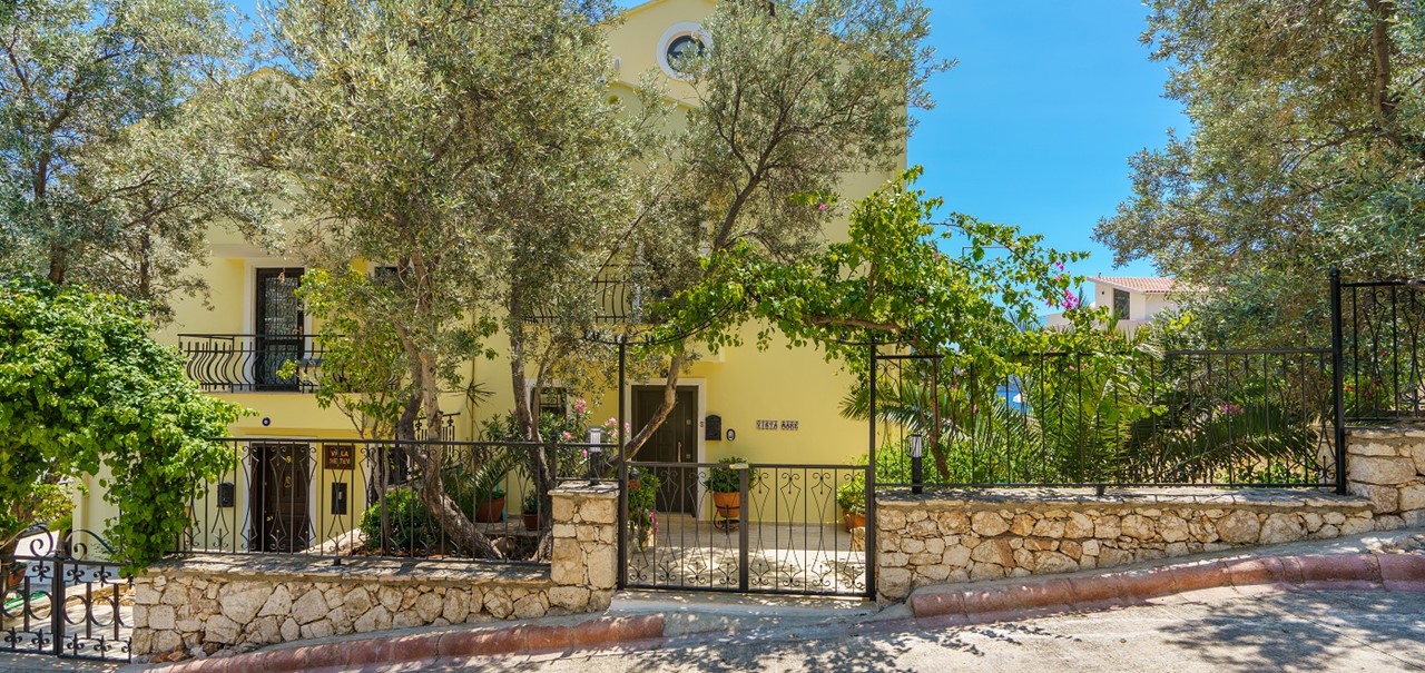 Villa Vista Mare Outdoor Front01