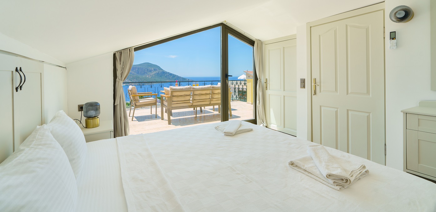 Villa Vista Mare Roof Bedroom01