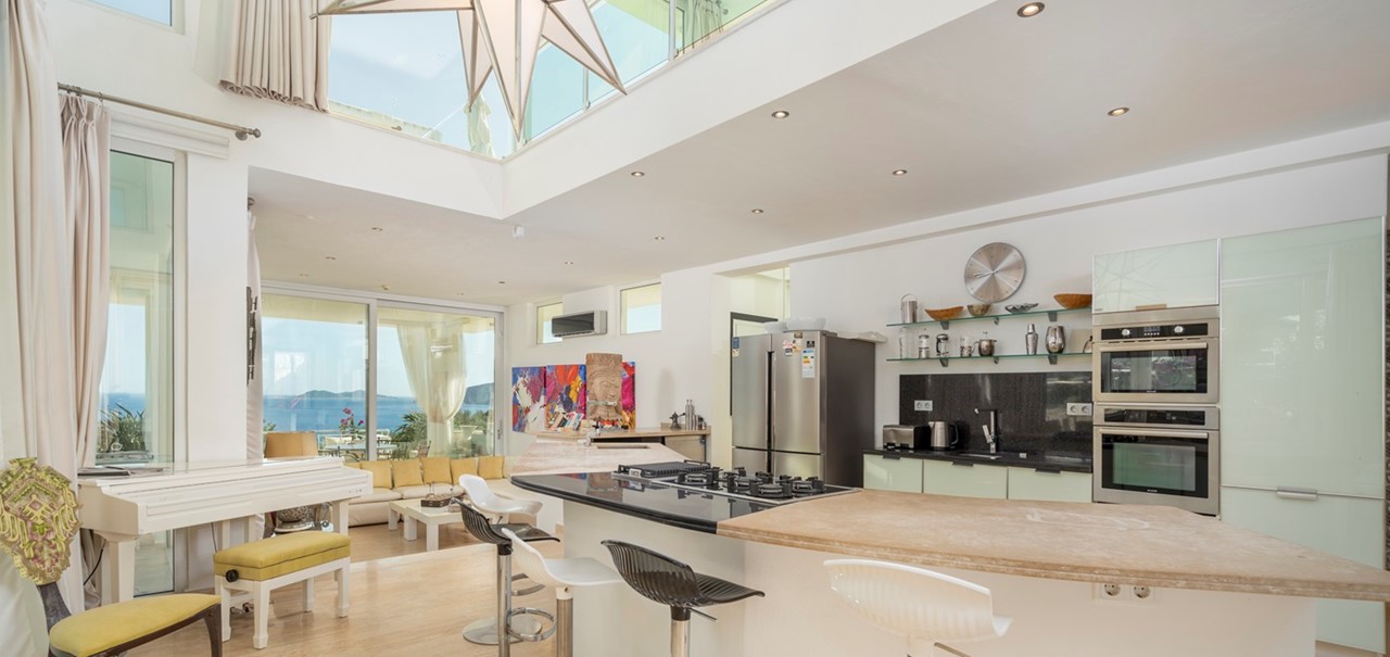 The Glass House 69