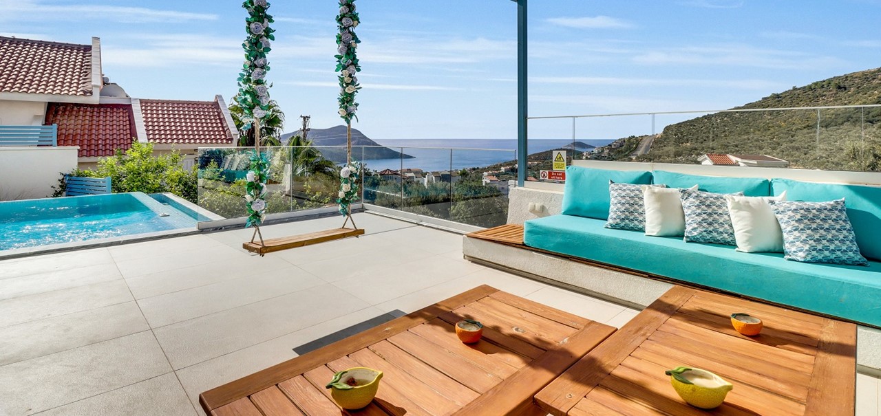 A Outside Seat Sitting View 1