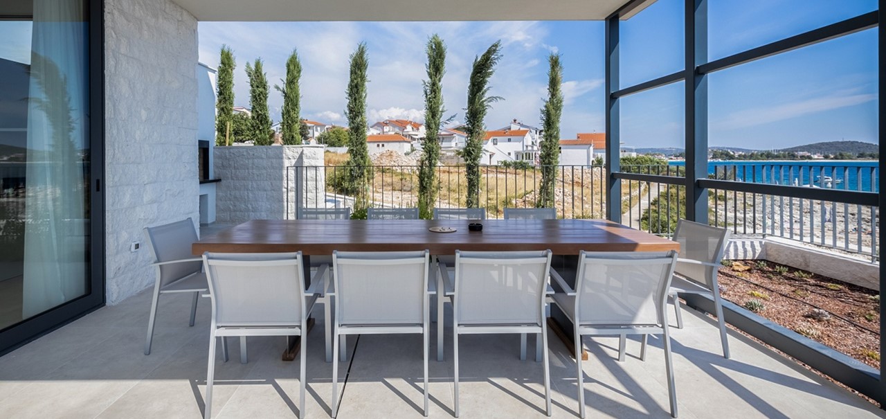 Villa Valiosa Dining 4