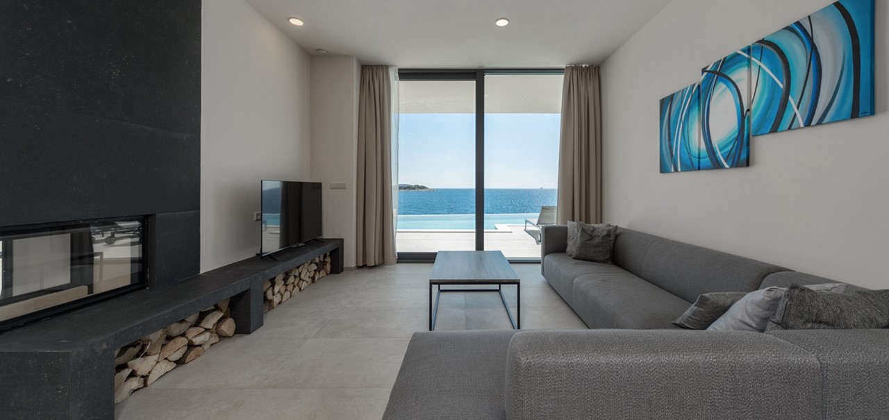 Villa Valiosa Inside Living 1