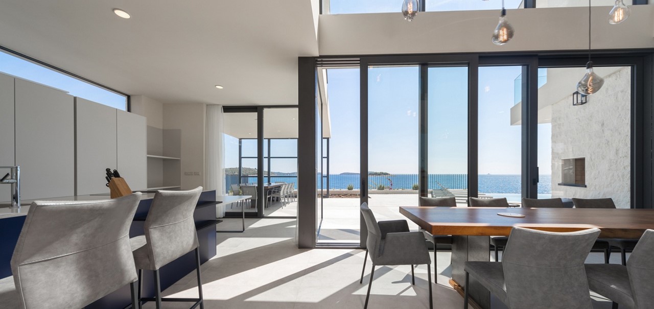 Villa Valiosa Inside Living 4