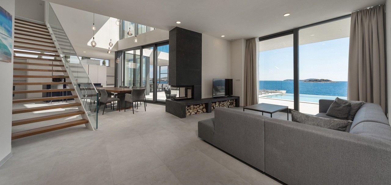 Villa Valiosa Inside Living 6