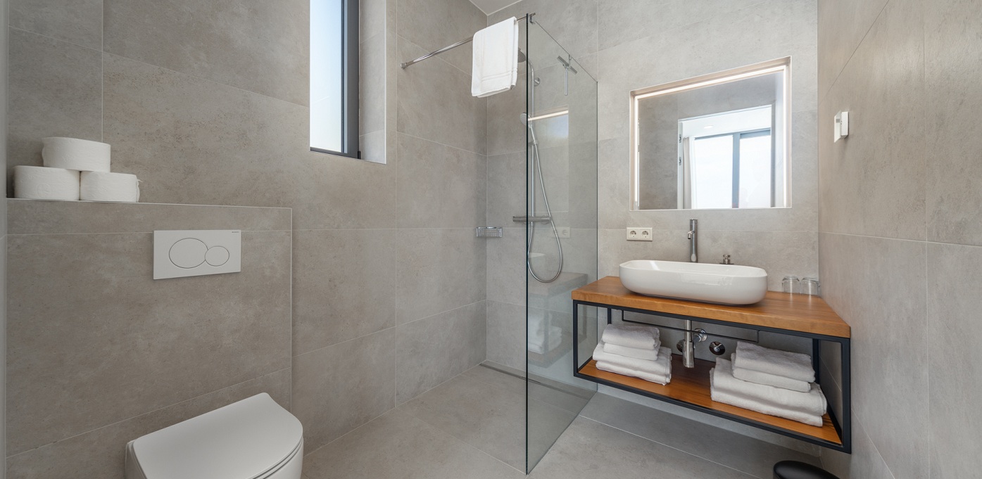 Villa Esperia Bedrooms And Bathrooms 1