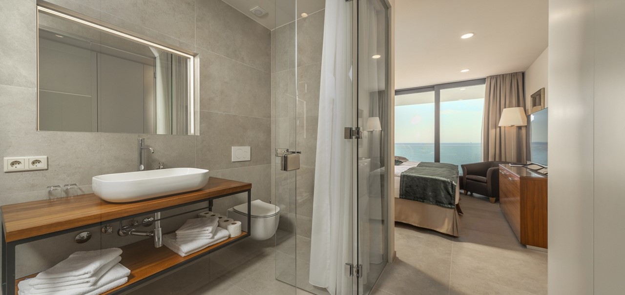 Villa Esperia Bedrooms And Bathrooms 10