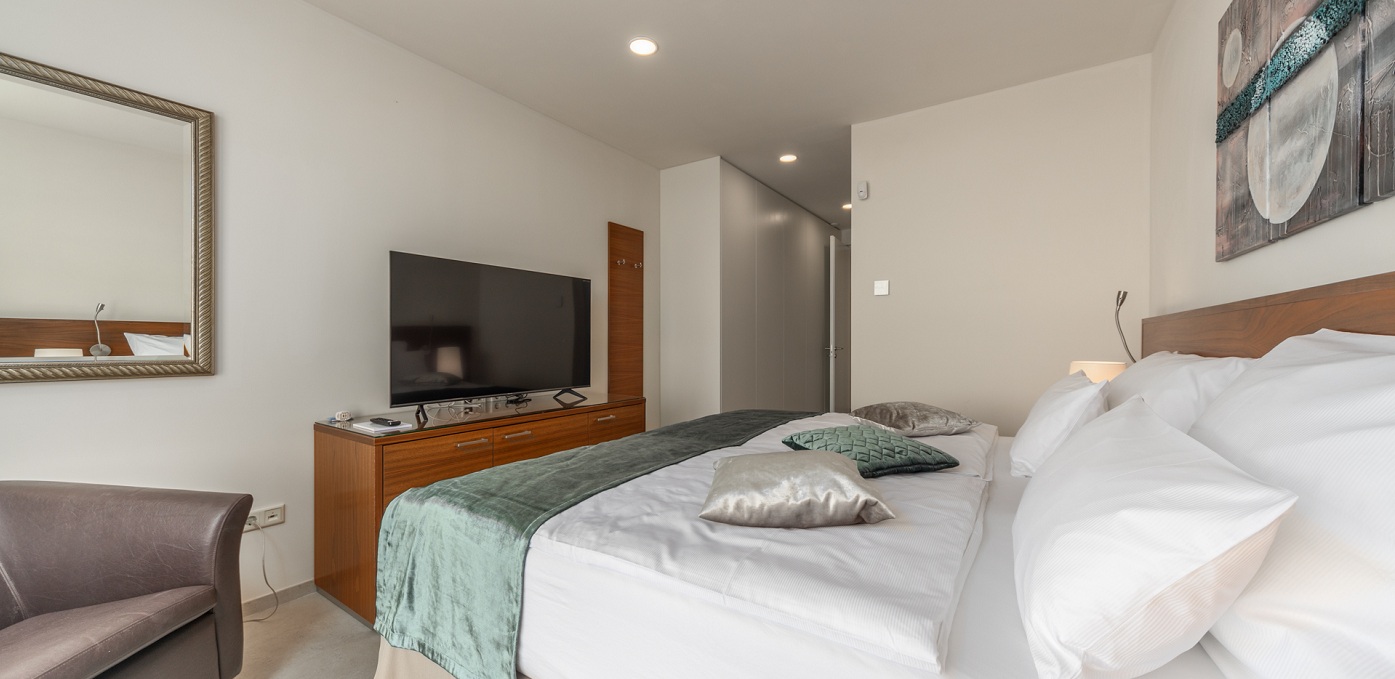 Villa Esperia Bedrooms And Bathrooms 12