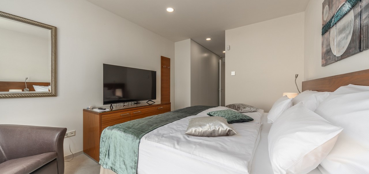 Villa Esperia Bedrooms And Bathrooms 12