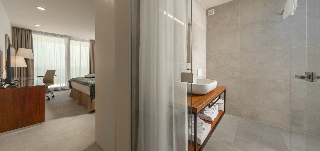 Villa Esperia Bedrooms And Bathrooms 13