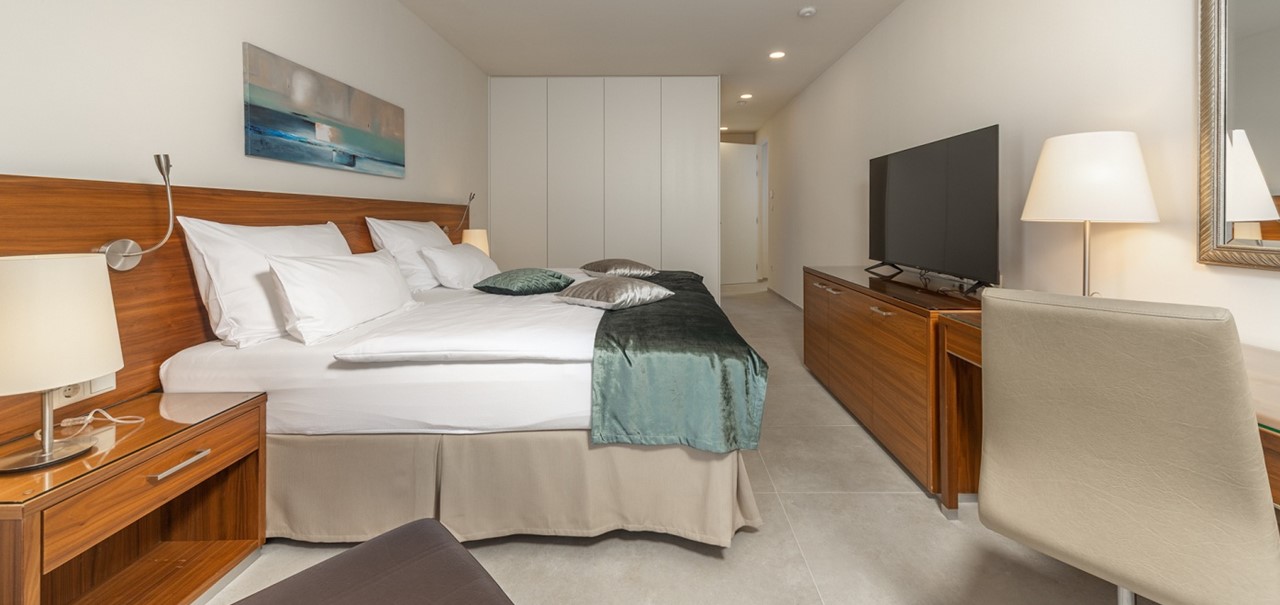 Villa Esperia Bedrooms And Bathrooms 16