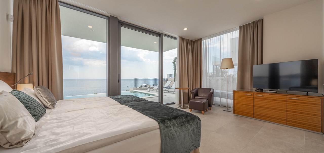 Villa Esperia Bedrooms And Bathrooms 19