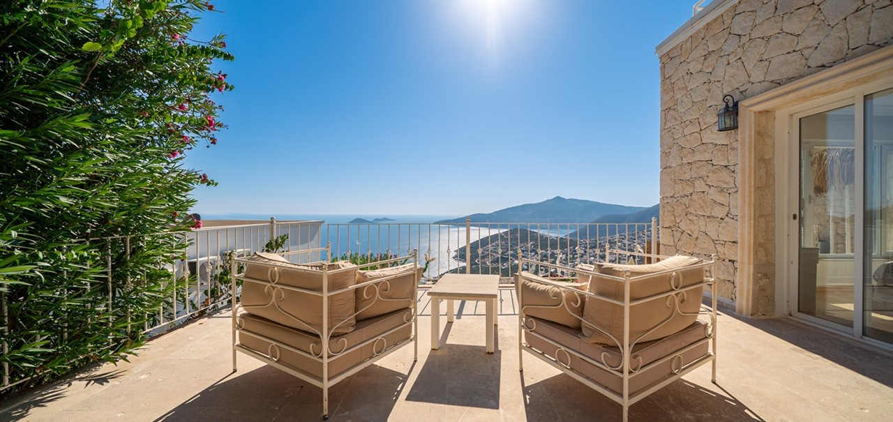 Aqua Marine Balcony 40