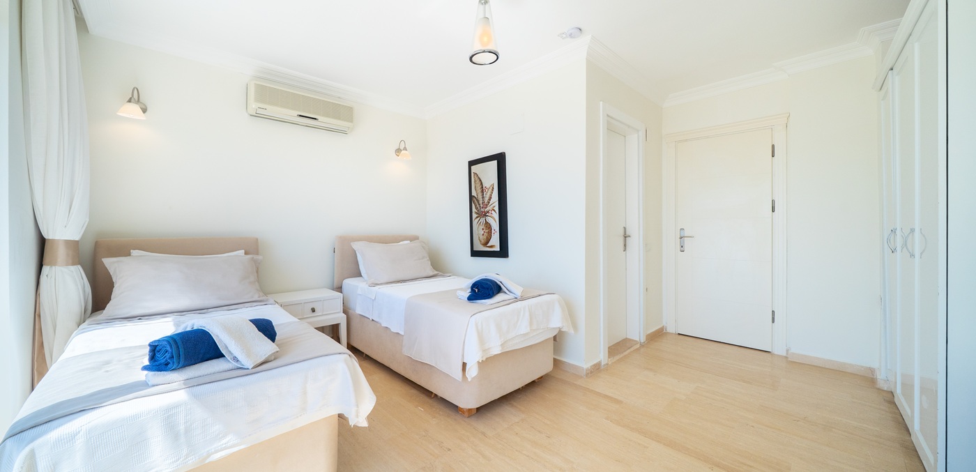 Aqua Marine Bedroom 4