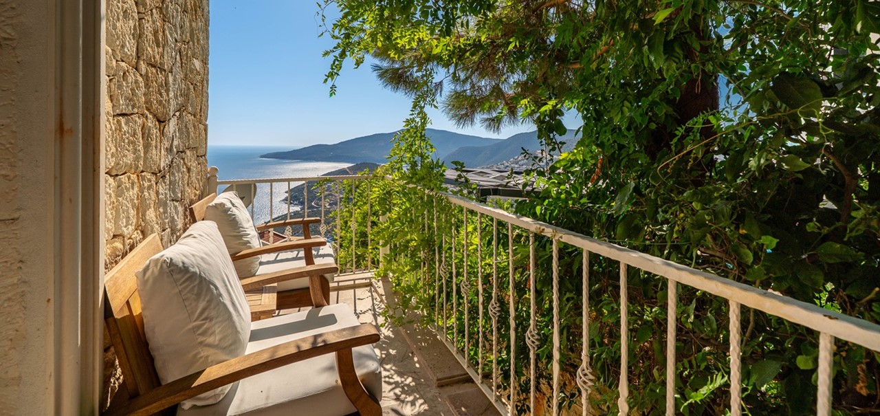 Aqua Marine Outside 44