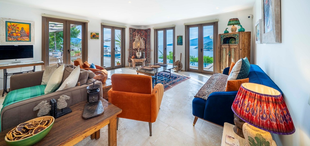 Living Area And Kitchen Villa Manor 4