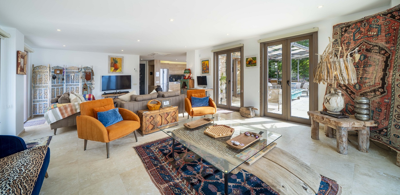 Living Area And Kitchen Villa Manor 5