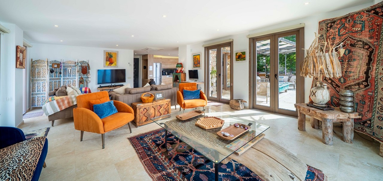 Living Area And Kitchen Villa Manor 5