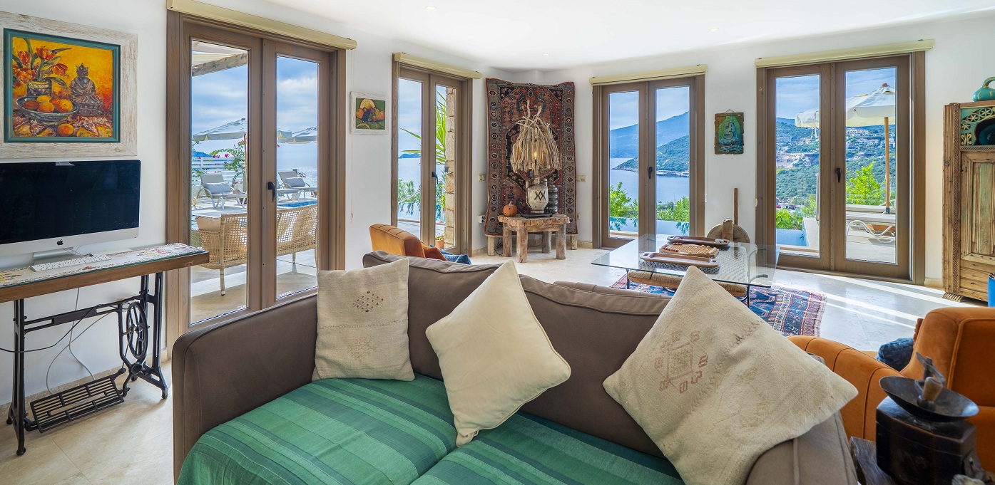 Living Area And Kitchen Villa Manor 8