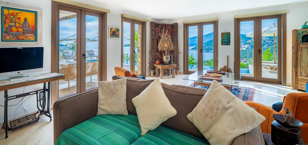 Living Area And Kitchen Villa Manor 8