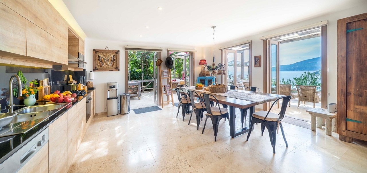 Living Area And Kitchen Villa Manor 10