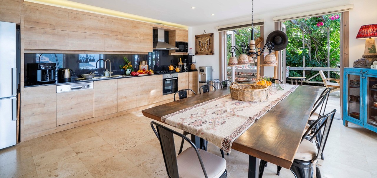 Living Area And Kitchen Villa Manor 14