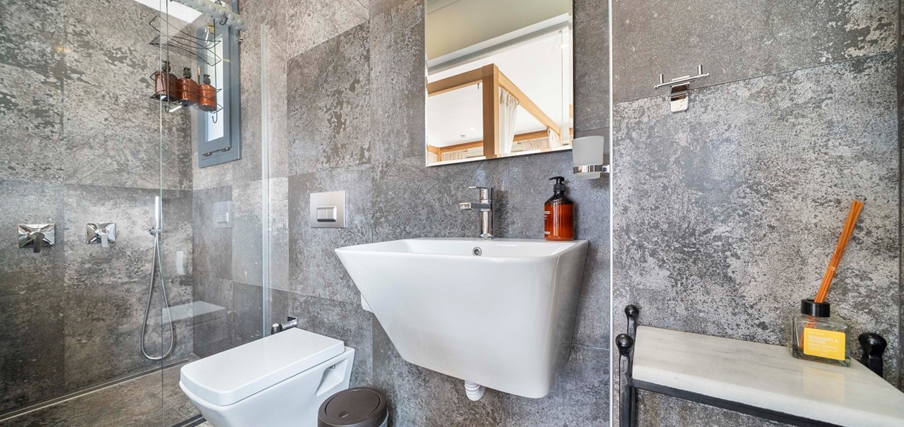 Villa Manor Bathrooms 1