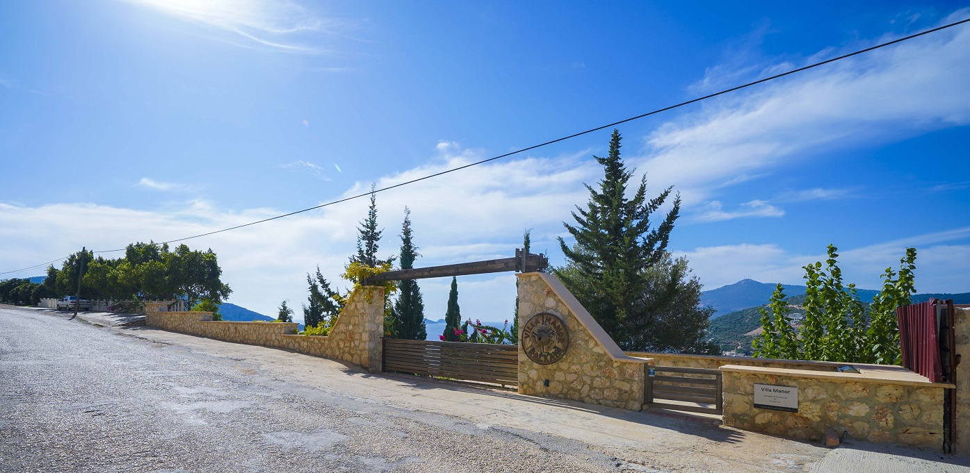 Villa Manor Garden And Access 2