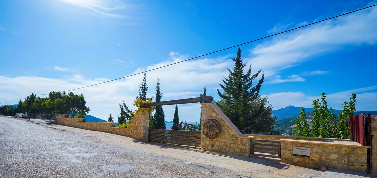 Villa Manor Garden And Access 2