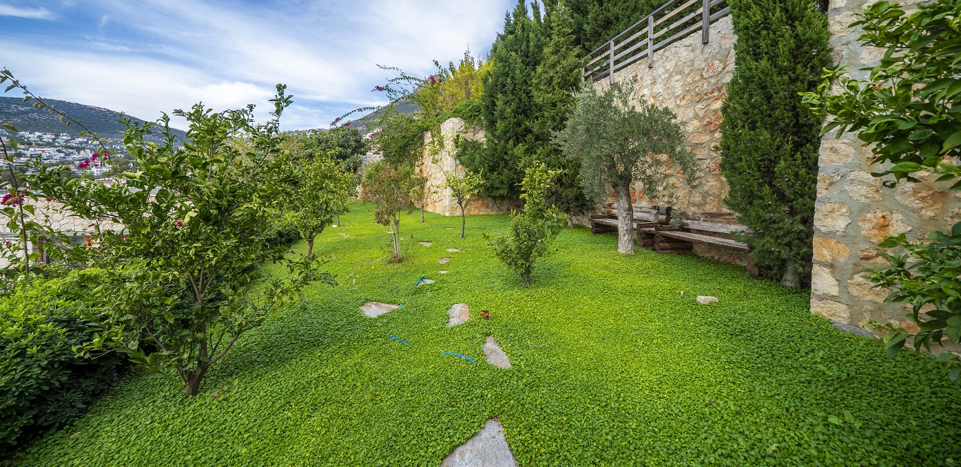 Villa Manor Garden And Access 6