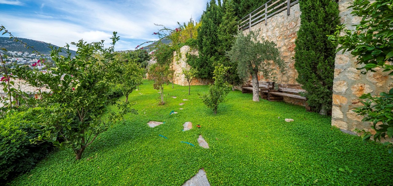 Villa Manor Garden And Access 6