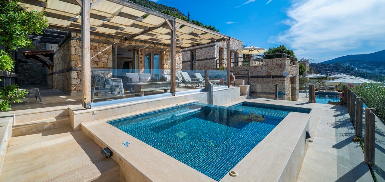 Villa Manor Pool Jacuzzi 1